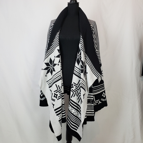 Black and White Winter Theme Coat Wrap - Picture 1 of 7